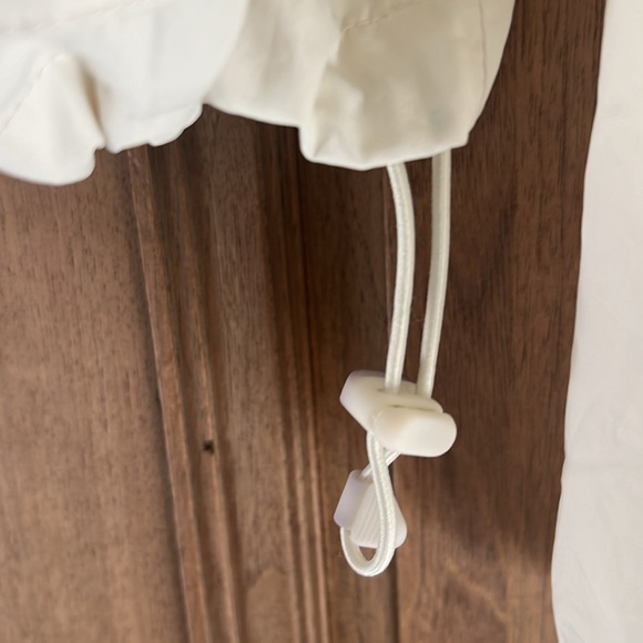 PULL & BEAR • Lightweight Cropped Zip Front Windbreaker Jacket w/hood • Size M - Picture 4 of 10